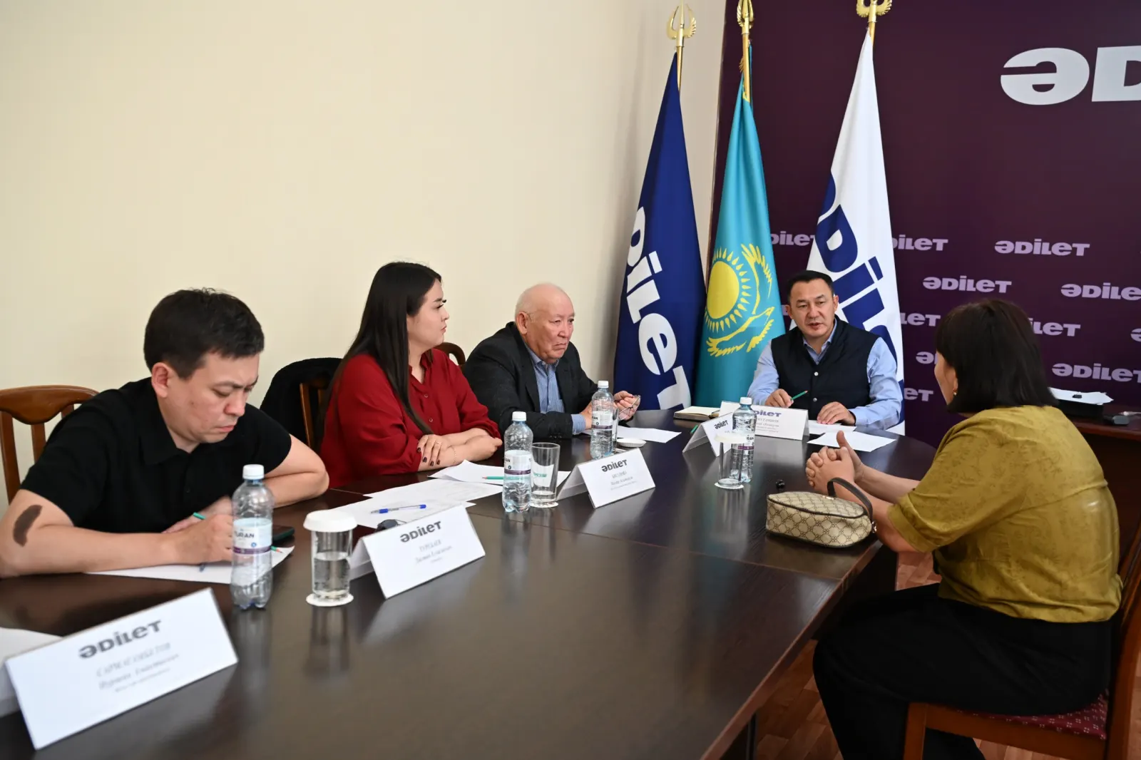 «Құқықтық көмек»: Партияның көмегімен ақтөбелік тұрғынның банк шоттары қайта ашылды
