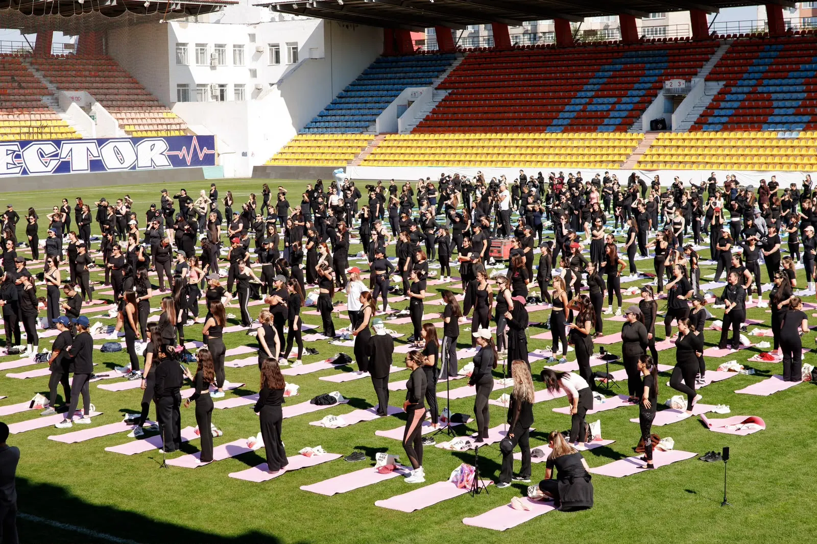 Ақтөбеде 500 адам қатысқан Stretching Fest 2026 спорт фестивалі өтті